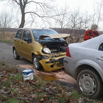 Kolizja matiza z fordem mondeo. Na miejscu dwa zastępy straży