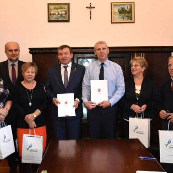 Kamień Pomorski z zachodniopomorską kartą seniora i kartą dużej rodziny