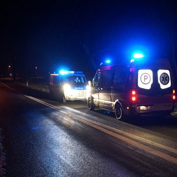 Zmyśliła, że potrącił ją samochód. Postawiła na nogi policję i służby medyczne Zmyśliła, że potrącił ją samochód. Postawiła na nogi policję i służby medyczne