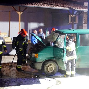 Pożar volkswagena w Kamieniu Pomorskim. Auto zapaliło się w trakcie jazdy