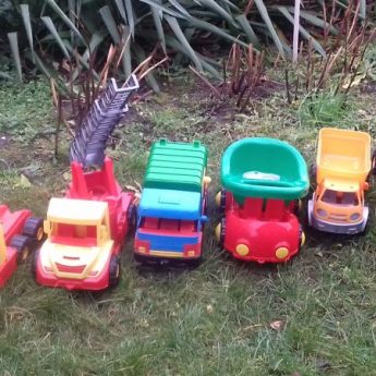 6 duźych autek 6 duźych autek