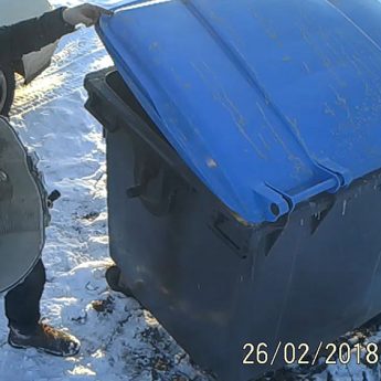 Miał służyć wędkarzom. Mieszkańcy zrobili z niego punkt zrzutu nieczystości Miał służyć wędkarzom. Mieszkańcy zrobili z niego punkt zrzutu nieczystości
