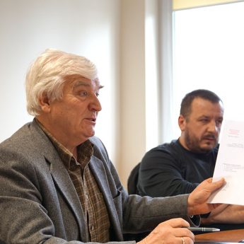 Radni pokłócili się o podział 300 tysięcy złotych. "Robicie zamęt, bo patrzycie przez pryzmat wyborów" Radni pokłócili się o podział 300 tysięcy złotych. "Robicie zamęt, bo patrzycie przez pryzmat wyborów"