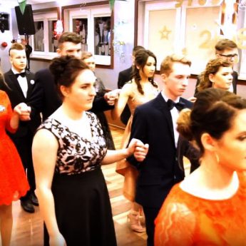 Uczniowie Staszica bawili się na studniówce [Film]