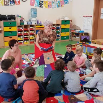 Czytanie bajek w Przedszkolu nr 2 Czytanie bajek w Przedszkolu nr 2
