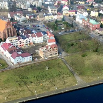 Słowianie i Wikingowie budują schronisko młodzieżowe