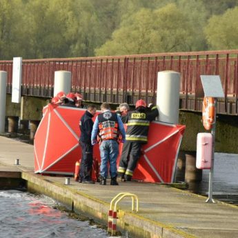 Makabryczne znalezisko nieopodal Mariny. Ciało mężczyzny pływało pod kładką Makabryczne znalezisko nieopodal Mariny. Ciało mężczyzny pływało pod kładką