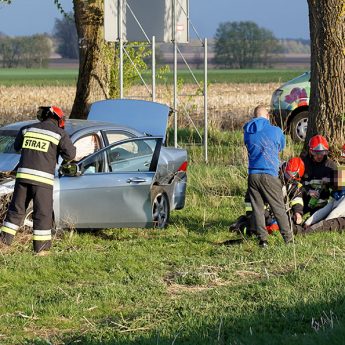 Honda wjechała w Audi. Jedna osoba trafiła do szpitala [Zdjęcia, Film]