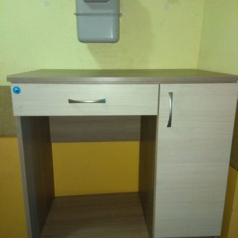 sprzedam dwa porządne biurka z płyty MDF