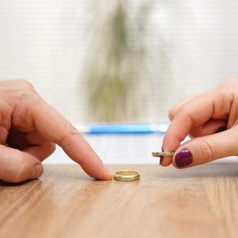 "Finansowa kara za rozwód" staje się faktem "Finansowa kara za rozwód" staje się faktem