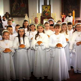Pierwsza Komunia w Jarszewie. Wyjątkowy dzień w życiu najmłodszych [Zdjęcia]