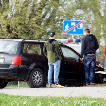 Po narkotykach i bez uprawnień. Pierwszomajową przejażdżkę zakończył na stodole Po narkotykach i bez uprawnień. Pierwszomajową przejażdżkę zakończył na stodole