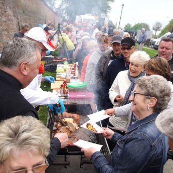 Sezon żeglarski otwarty. Tłumy na kamieńskim grillowaniu [Zdjęcia, Film]