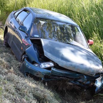 Poduszka wystrzeliła mu w trakcie jazdy. Stracił panowanie nad pojazdem Poduszka wystrzeliła mu w trakcie jazdy. Stracił panowanie nad pojazdem