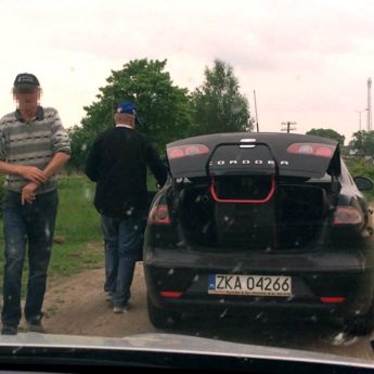 Burmistrz wyjaśnia wypad służbowym Seatem w weekend z kosiarką w bagażniku Burmistrz wyjaśnia wypad służbowym Seatem w weekend z kosiarką w bagażniku