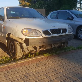 Pijacki rajd zakończył się w Kamieniu Pomorskim. Mężczyzna "skosił" po drodze 7 słupków Pijacki rajd zakończył się w Kamieniu Pomorskim. Mężczyzna "skosił" po drodze 7 słupków