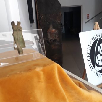 Wyjątkowa ozdoba w Muzeum Historii Ziemi Kamieńskiej. "To drugie tego typu odkrycie w Polsce!" Wyjątkowa ozdoba w Muzeum Historii Ziemi Kamieńskiej. "To drugie tego typu odkrycie w Polsce!"