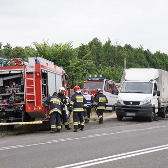 To mogła być kosztowna naprawa! Dostawcze auto zapaliło się w trakcie jazdy