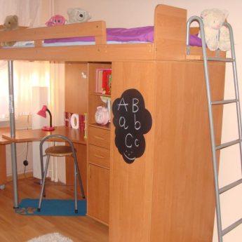 sprzedaż łóżka z szafą i biurkiem