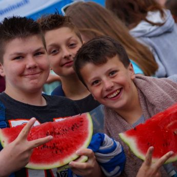 Wspólnie pobijmy rekord Polski w jedzeniu arbuzów! Wspólnie pobijmy rekord Polski w jedzeniu arbuzów!