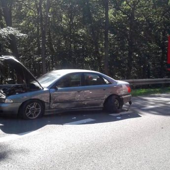 BMW zderzyło się z audi. S3 pod Międzyzdrojami całkowicie zablokowane!