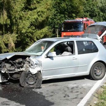 VW zderzył się z Oplem. Cztery osoby poszkodowane VW zderzył się z Oplem. Cztery osoby poszkodowane