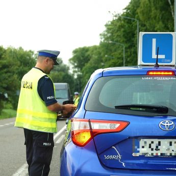 Przygodę z prawem jazdy zakończył zanim je zdał. W Kamieniu wpadł pijany kursant