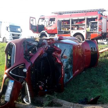 Dachowanie pod Dargobądzem. Alfa Romeo jechała wprost na TIRa!