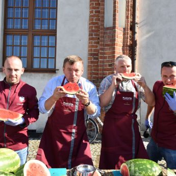 Mamy rekord Polski! W Kamieniu Pomorskim zjedzono 800 kilogramów arbuzów!