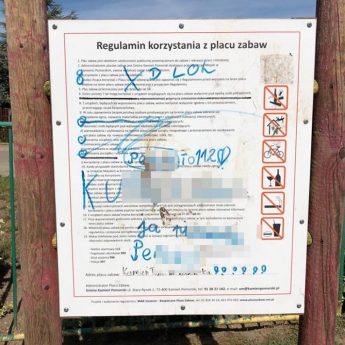 Z nudów lub głupoty zniszczyli plac zabaw Z nudów lub głupoty zniszczyli plac zabaw