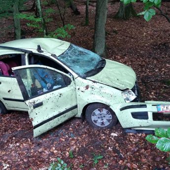 Dachowanie pod Wisełką. Pięć osób poszkodowanych