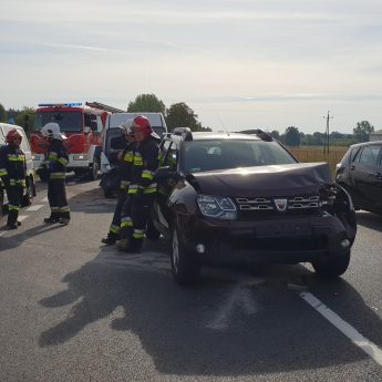 Zderzenie trzech aut na krajowej trójce. Jedna osoba poszkodowana