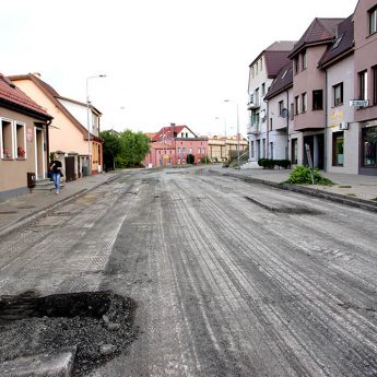 Dlaczego sfrezowano dobry fragment drogi? "Bez tego nie byłoby możliwe uzyskanie dofinansowania" Dlaczego sfrezowano dobry fragment drogi? "Bez tego nie byłoby możliwe uzyskanie dofinansowania"