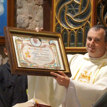 Proboszcz Janusz Mieszkowski żegna się ze swoimi parafianami Proboszcz Janusz Mieszkowski żegna się ze swoimi parafianami