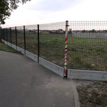 Czytelnik: "Płot wyrósł w środku ścieżki rowerowej" Czytelnik: "Płot wyrósł w środku ścieżki rowerowej"