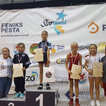 Zapaśnicy z medalami Mistrzostw Polski Szkół