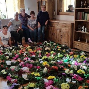 Przygotowania do Dnia Zmarłych Przygotowania do Dnia Zmarłych