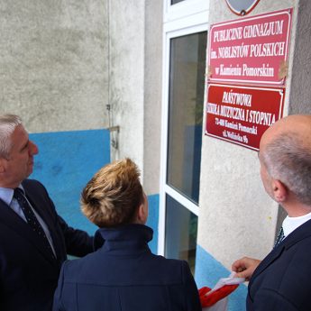 Burmistrz Stanisław Kuryłło: "Dość opowieści dziwnej treści. Czas na fakty - Oświata!" Burmistrz Stanisław Kuryłło: "Dość opowieści dziwnej treści. Czas na fakty - Oświata!"