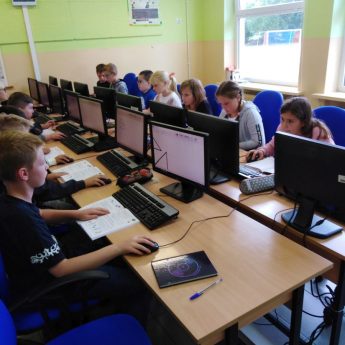 Trzy lata pracy działalności Stowarzyszenia Na Rzecz Szkoły Podstawowej w Wysokiej Kamieńskiej Trzy lata pracy działalności Stowarzyszenia Na Rzecz Szkoły Podstawowej w Wysokiej Kamieńskiej