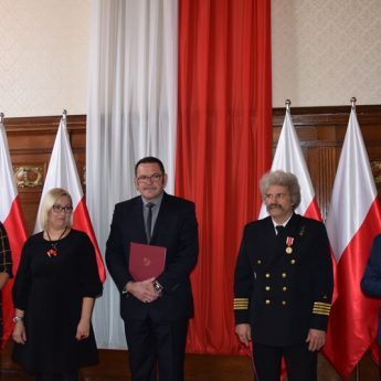 Kamieńscy pedagodzy z nagrodą Ministra Edukacji Narodowej oraz Komisji Edukacji Narodowej Kamieńscy pedagodzy z nagrodą Ministra Edukacji Narodowej oraz Komisji Edukacji Narodowej