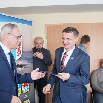 Mamzer wygrywa z Adamiakiem. Jest nowy przewodniczący Rady Powiatu Mamzer wygrywa z Adamiakiem. Jest nowy przewodniczący Rady Powiatu