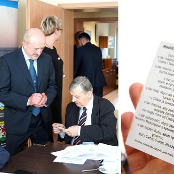 Radny rozdał kolegom "Przewodnik na nadchodzącą kadencję" Radny rozdał kolegom "Przewodnik na nadchodzącą kadencję"