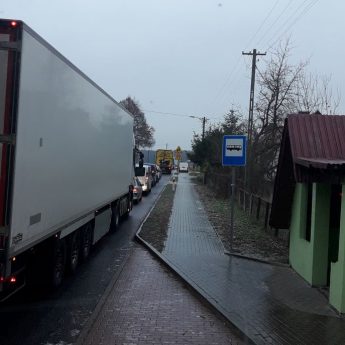 Drogi sparaliżowane. Czytelnik: "Na drogach lód, a drogowcy śpią!" Drogi sparaliżowane. Czytelnik: "Na drogach lód, a drogowcy śpią!"