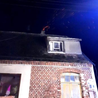 Pożar sadzy w Rybicach. Na miejscu strażacy z Gostynia i Kamienia Pomorskiego Pożar sadzy w Rybicach. Na miejscu strażacy z Gostynia i Kamienia Pomorskiego