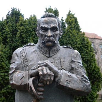 Pomnik Marszałka stanął na Placu Niepodległości. W niedziele oficjalne uroczystości Pomnik Marszałka stanął na Placu Niepodległości. W niedziele oficjalne uroczystości