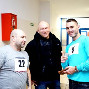 Fani skoków narciarskich rywalizują w Kamieńskim Domu Kultury! [NA ŻYWO]
