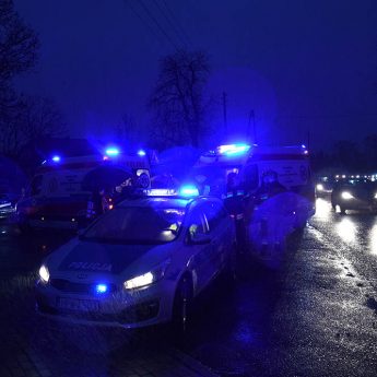 Zderzenie trzech aut w Rekowie. Trzy osoby poszkodowane Zderzenie trzech aut w Rekowie. Trzy osoby poszkodowane