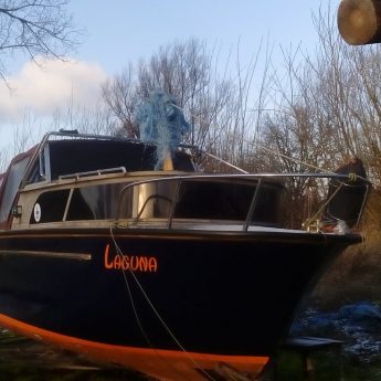 Sprzedam Jacht Motorowy Kabinowy 8m długości, szerokość 2,2 m Sprzedam Jacht Motorowy Kabinowy 8m długości, szerokość 2,2 m