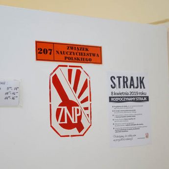 ZNP zawiesza strajk. Uczniowie wracają do szkół od poniedziałku