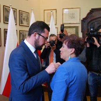 Helena Zwolska wyróżniona przez Ministra medalem "Zasłużony Kulturze Gloria Artis" Helena Zwolska wyróżniona przez Ministra medalem "Zasłużony Kulturze Gloria Artis"